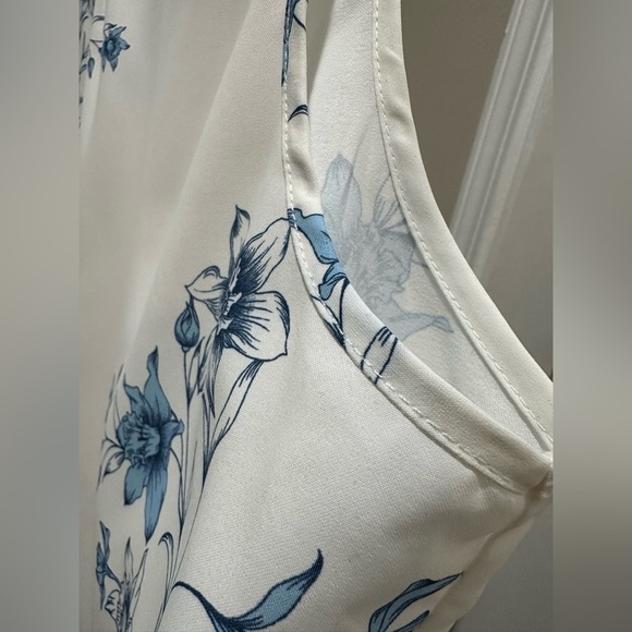 BloomChic Plus Size Navy Floral Printed Tank Top - Picture 3 of 6